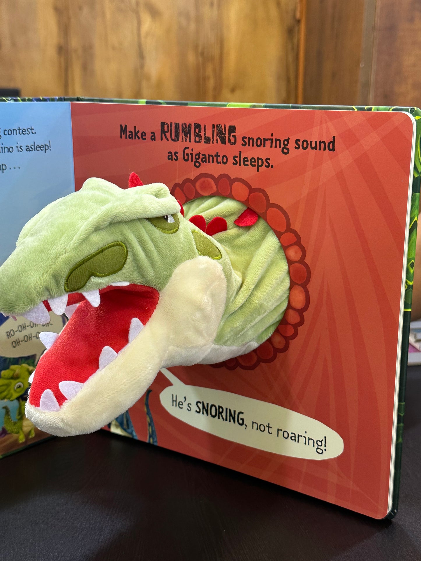 Gigantosaurus Puppet Book for Kids | Roar Giganto Roar | Interactive Dinosaur Book (ISBN 9781800780194)